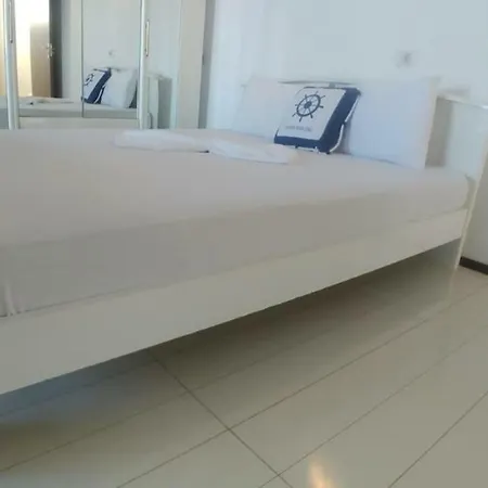 Le Bateau Guest house *